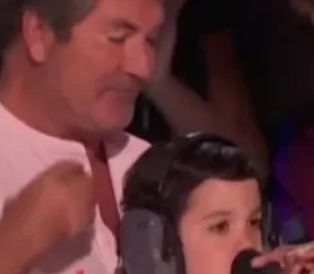 It was an unforgettable! Simon Cowell and son sing an Adorably Angelic Version of “Don’t stop believin”.