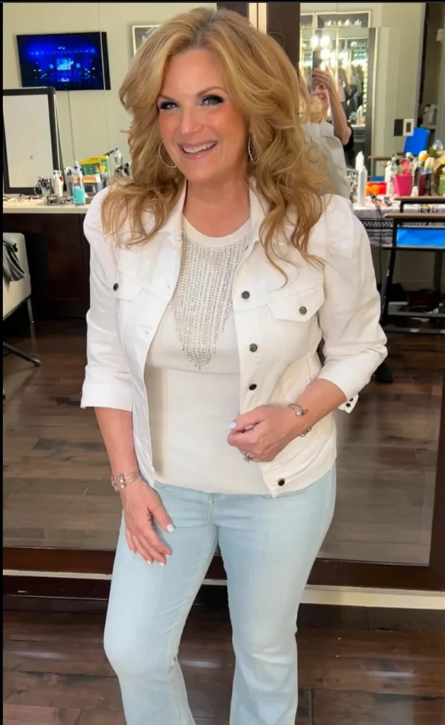 Trisha Yearwood, 59, Flaunts New ‘Skinny’ Figure in Tight Jeans, Igniting a Stir with Her ‘Rapid Weight Loss’