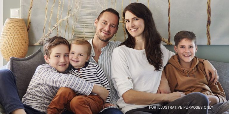 Father’s Middle Son Doesn’t Look Enough Like Him So He Conducts a DNA Test on the Boy