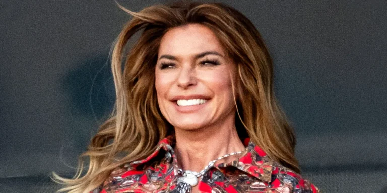 Fans React to Shania Twain, 59, Wearing a ‘Diaper’ During Her Recent Performance – Photos