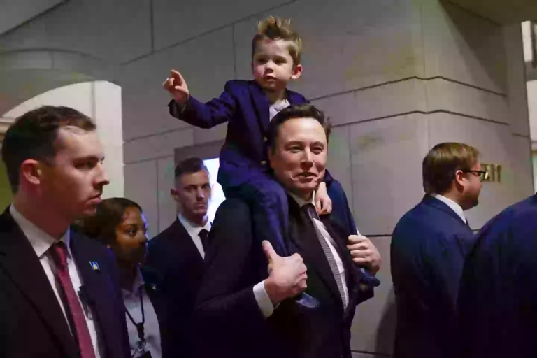 Elon Musk slammed for viral footage of him ‘abandoning’ his 4-year-old son