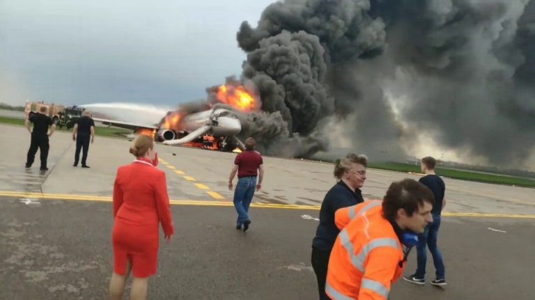 🔥RUSSIAN PLANE CRA.SH: AT LEAST 40 KI.LLED AFTER JET MAKES FIERY LANDING IN MOSCOW, LEAVING TRAIL OF FLAMES