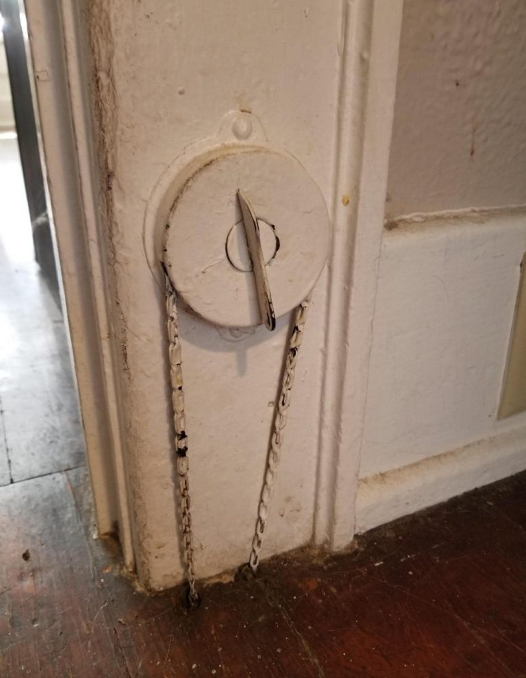 This Strange Dial in Vintage Homes Served a Key Purpose – Can You Guess What It Did?