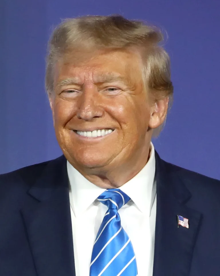 Donald Trump Brutally Mocked For His Lock Screen Photo